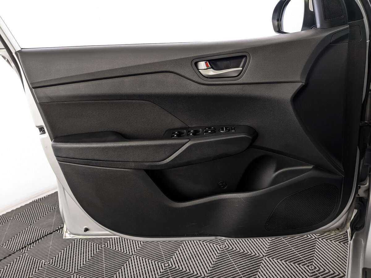 Купить Hyundai Solaris с пробегом. Фото: #14