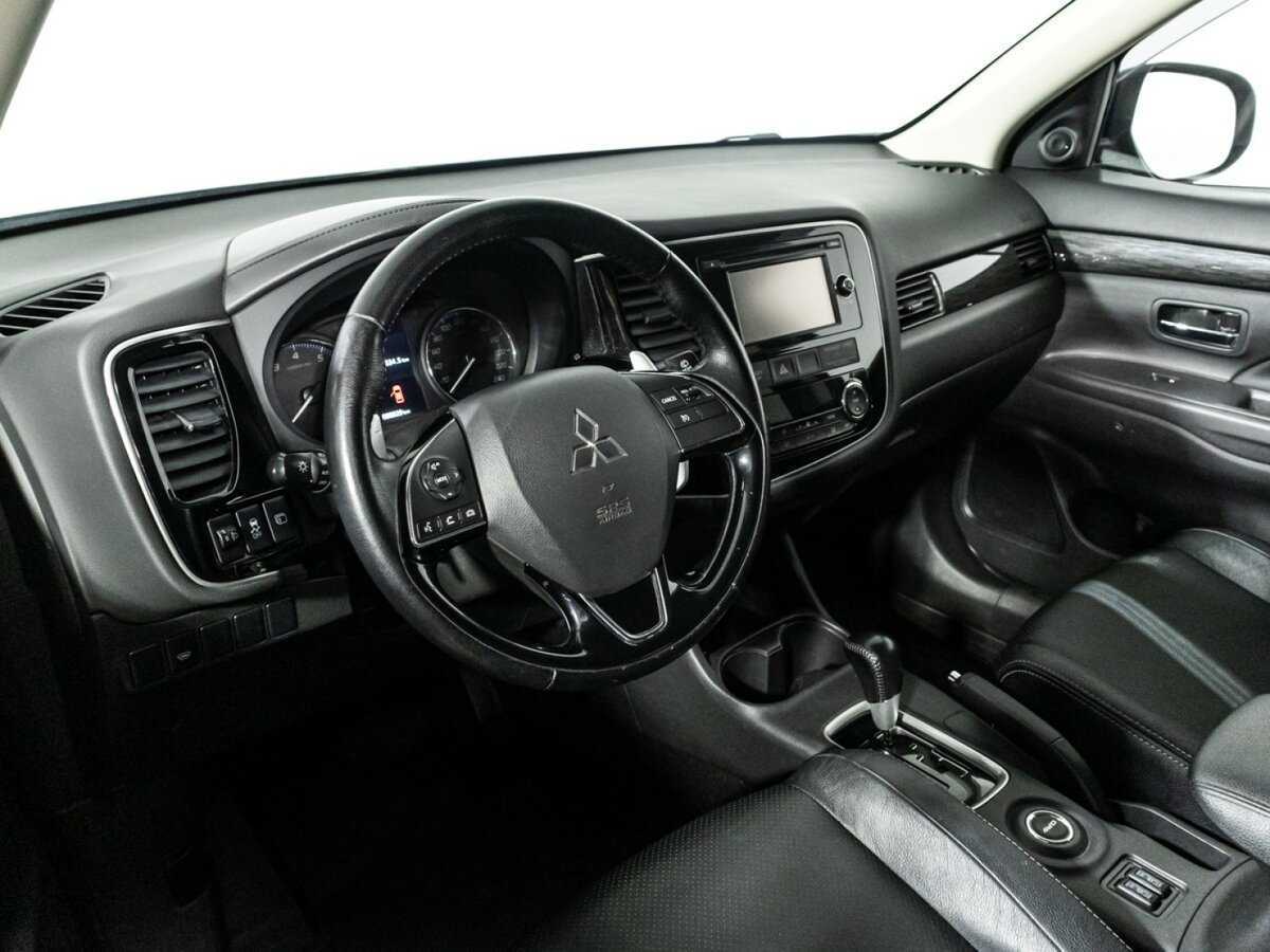 Купить Mitsubishi Outlander с пробегом. Фото: #10