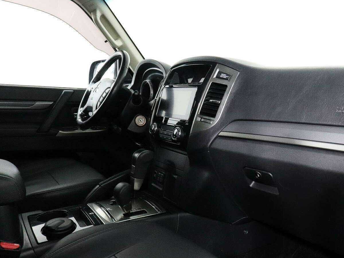 Купить Mitsubishi Pajero с пробегом. Фото: #4