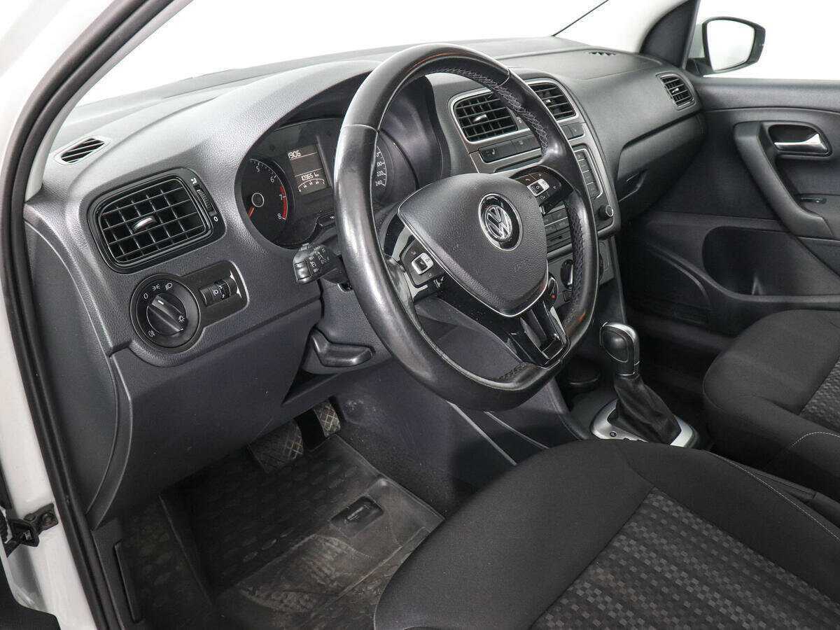 Купить Volkswagen Polo с пробегом. Фото: #8