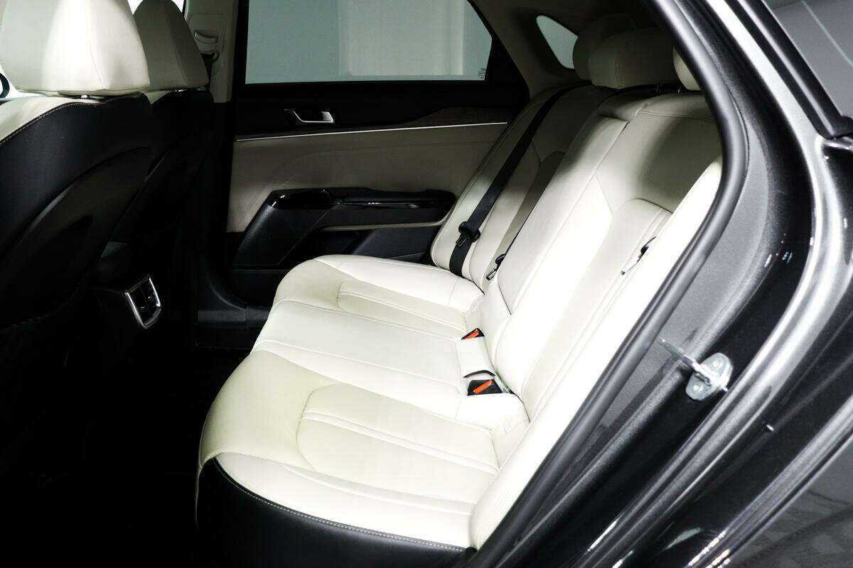 Купить Kia K5 с пробегом. Фото: #11