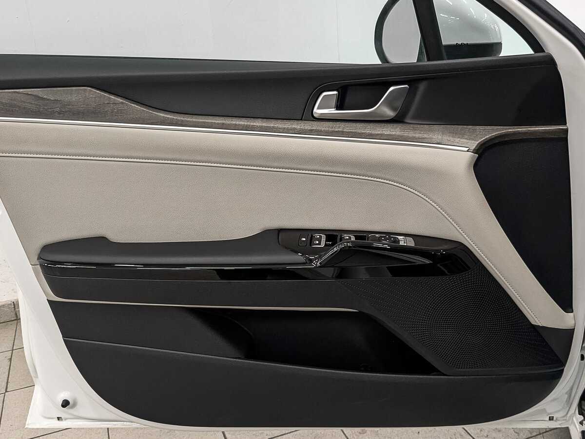 Купить Kia K5 с пробегом. Фото: #17