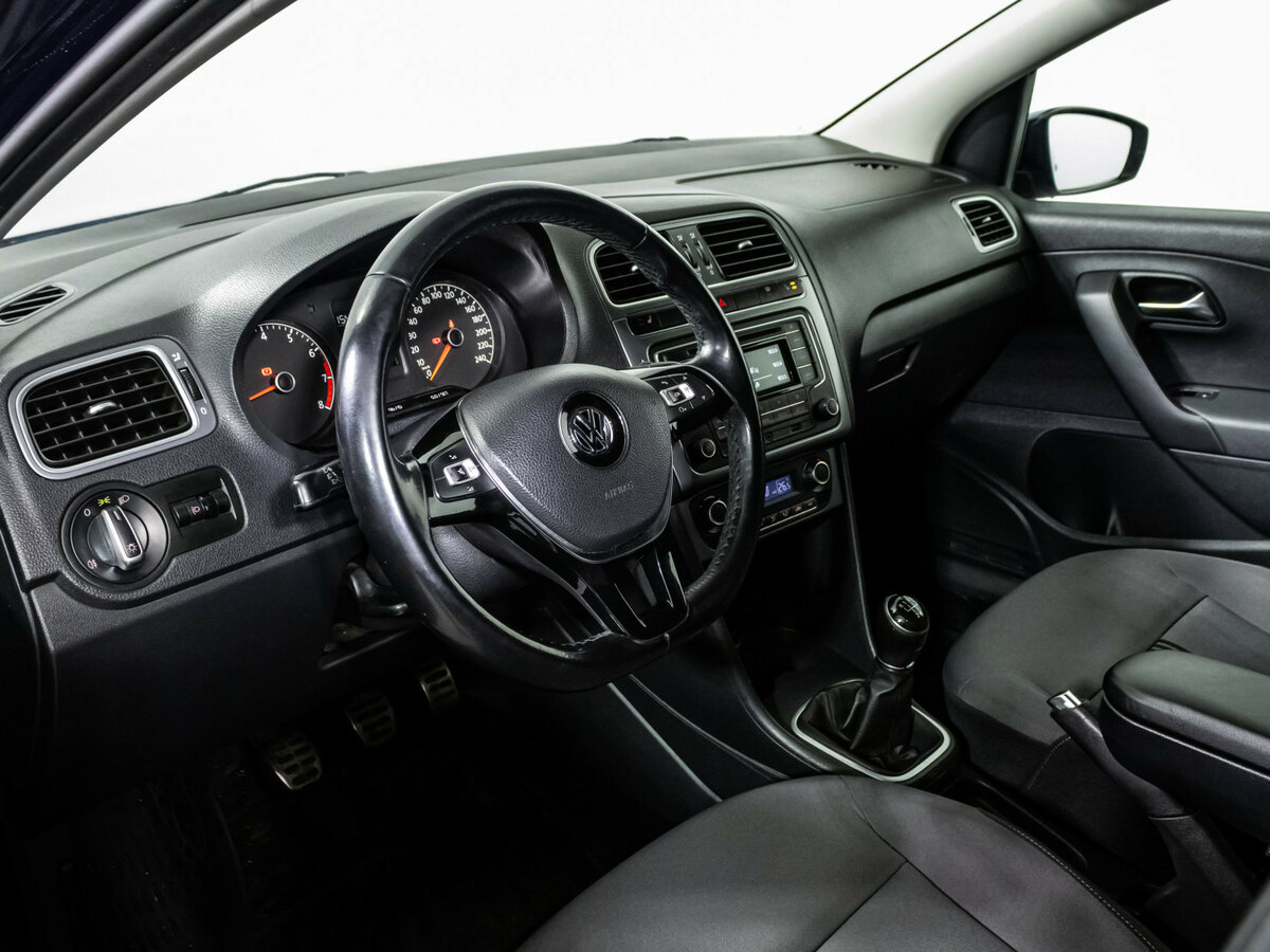 Купить Volkswagen Polo с пробегом. Фото: #8
