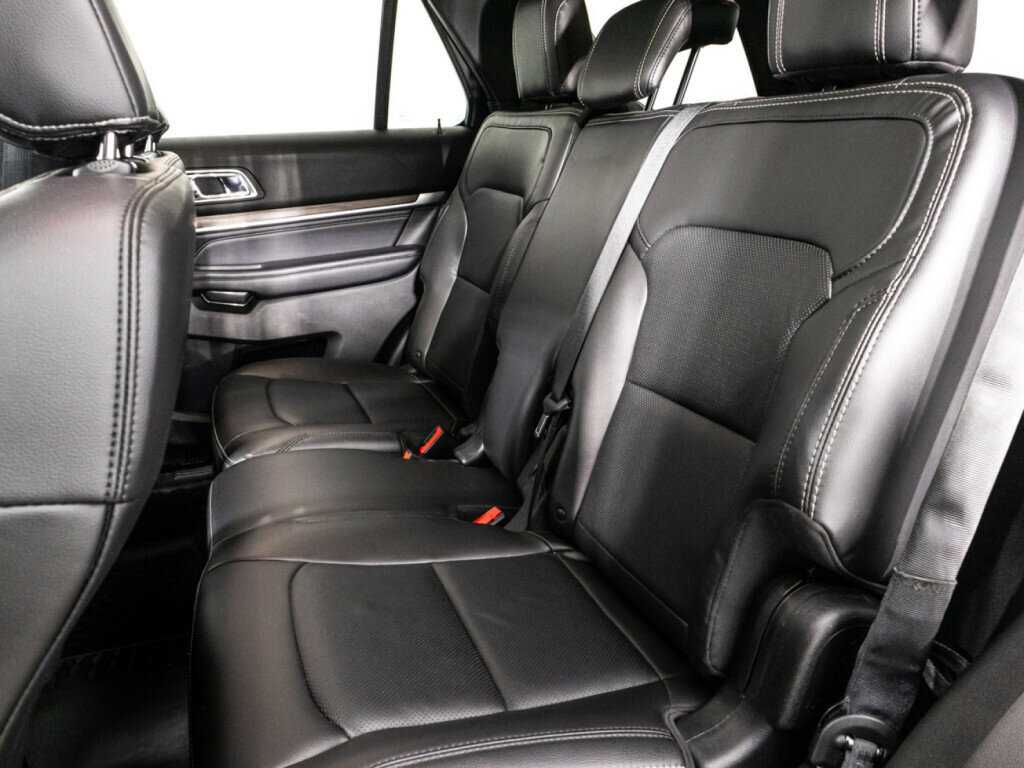 Купить Ford Explorer с пробегом. Фото: #9