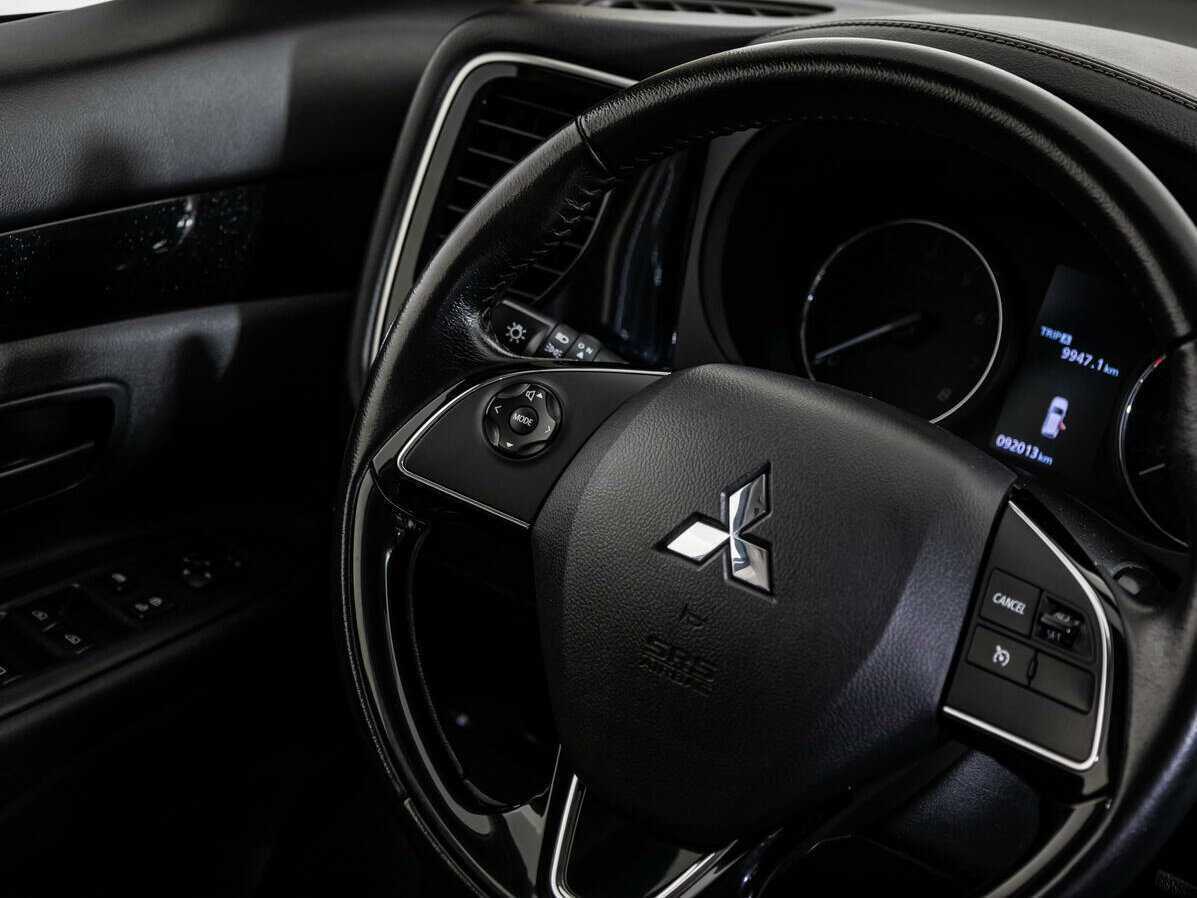 Купить Mitsubishi Outlander с пробегом. Фото: #11