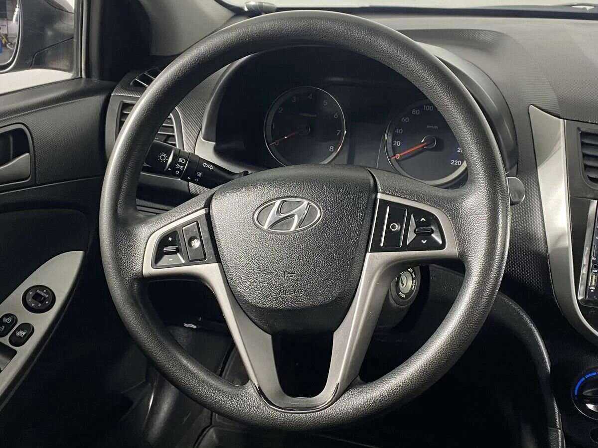 Купить Hyundai Solaris с пробегом. Фото: #11
