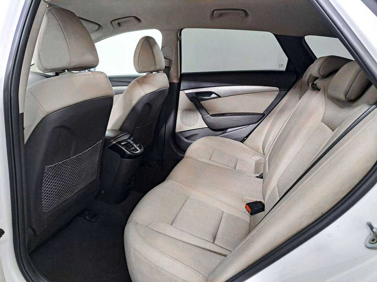 Купить Hyundai i40 с пробегом. Фото: #9