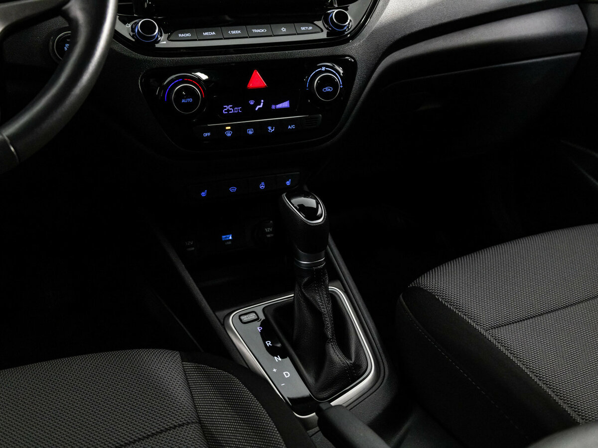 Купить Hyundai Solaris с пробегом. Фото: #8
