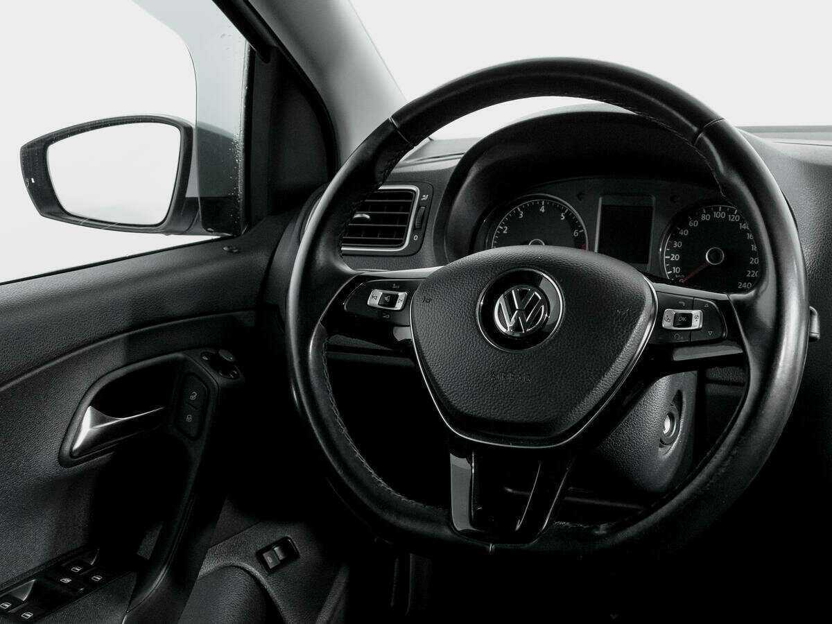 Купить Volkswagen Polo с пробегом. Фото: #11