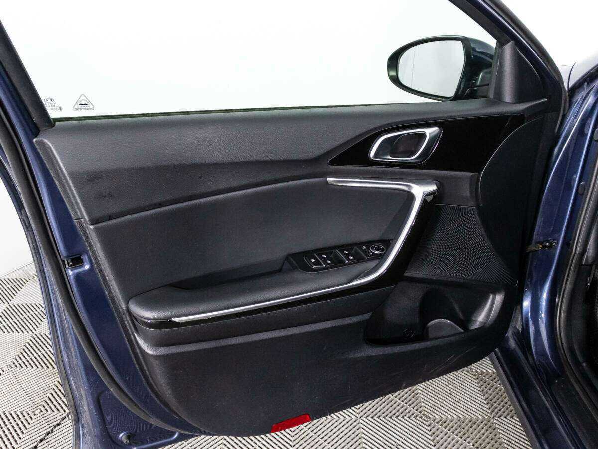 Купить Kia Ceed с пробегом. Фото: #24