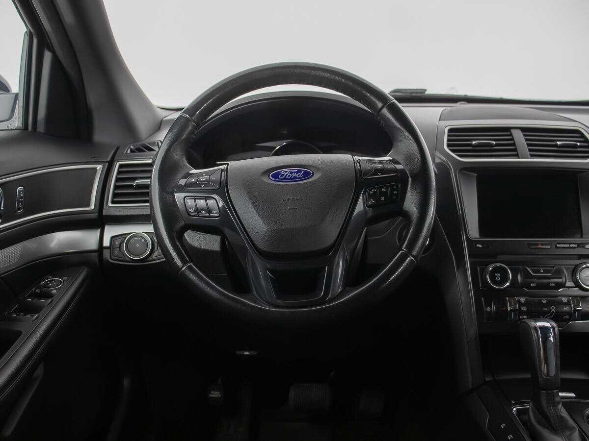 Купить Ford Explorer с пробегом. Фото: #18