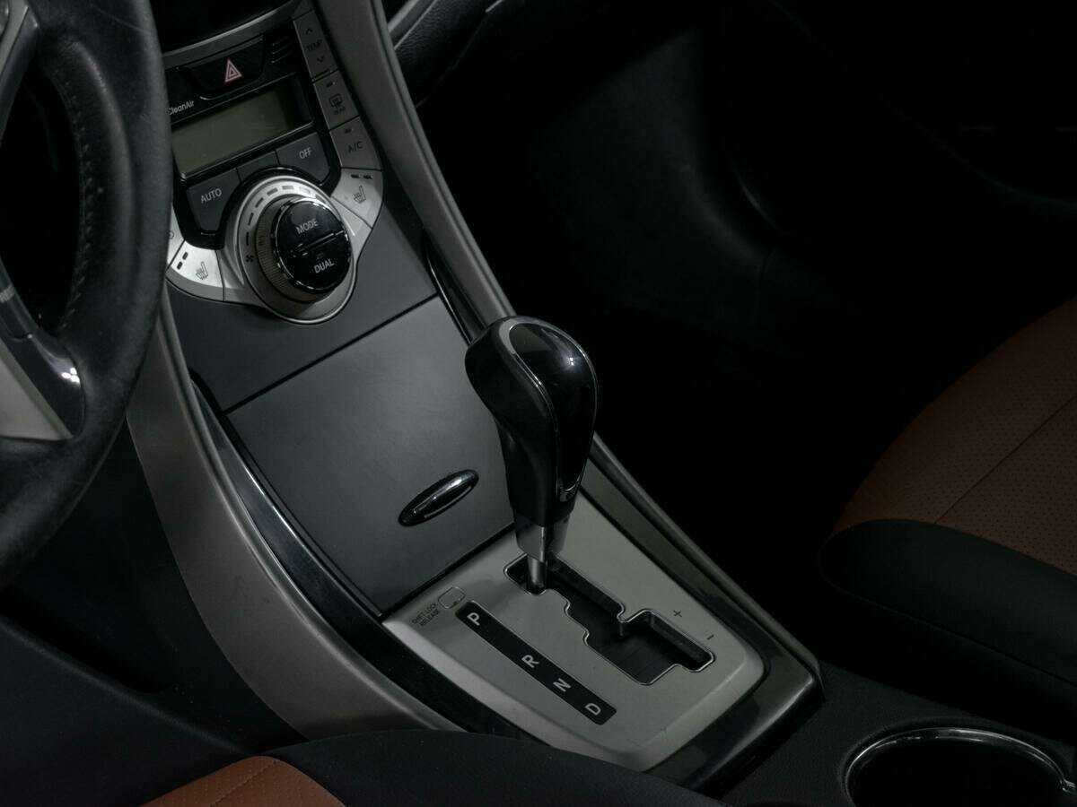 Купить Hyundai Elantra с пробегом. Фото: #14