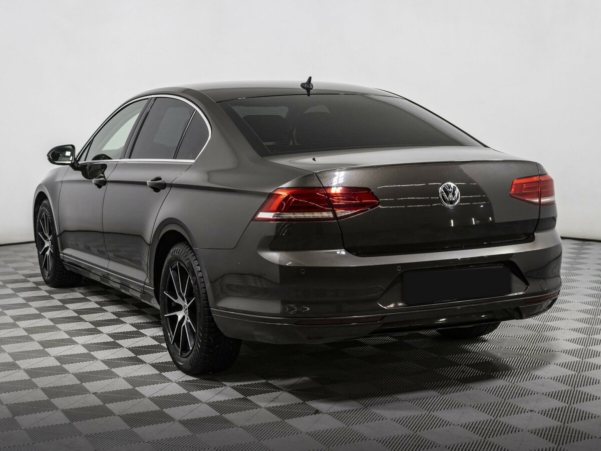 Купить Volkswagen Passat с пробегом. Фото: #5