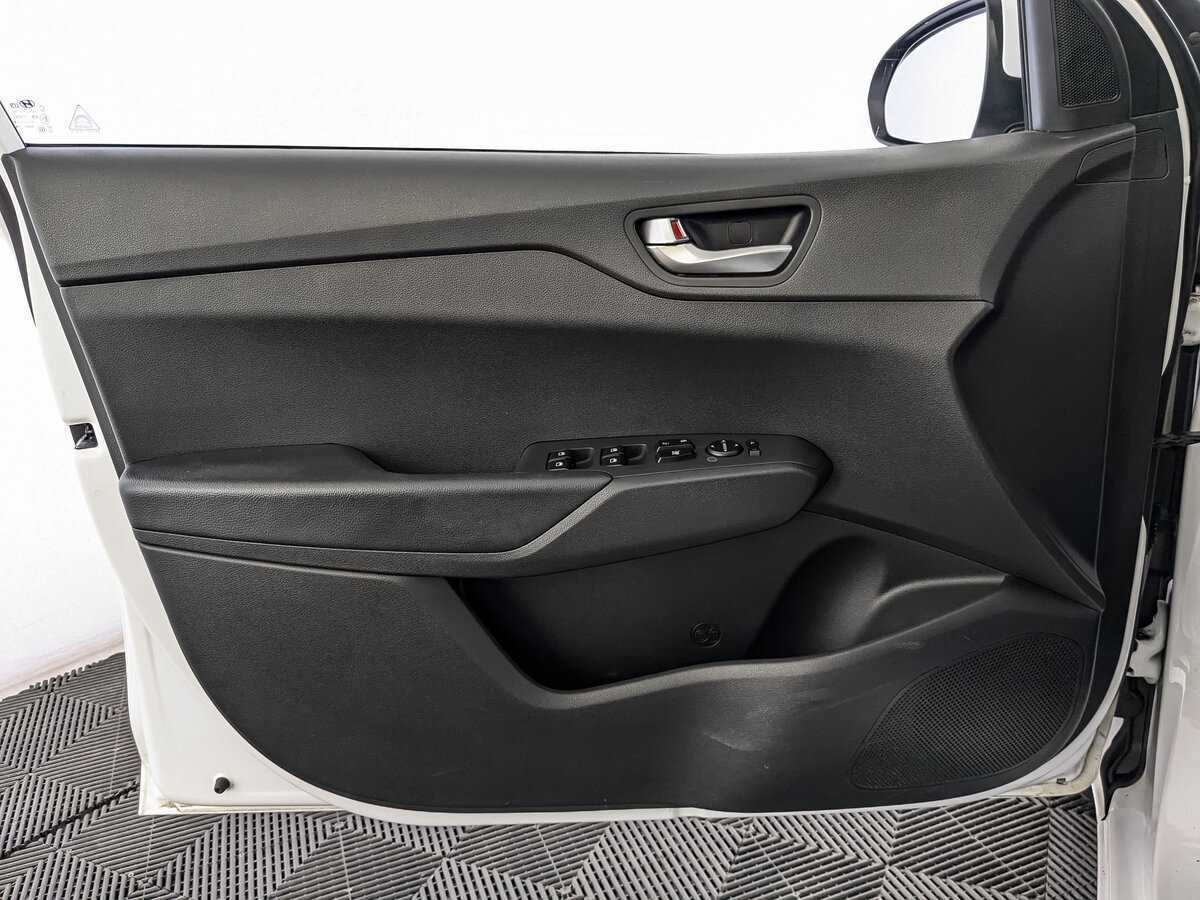 Купить Hyundai Solaris с пробегом. Фото: #13