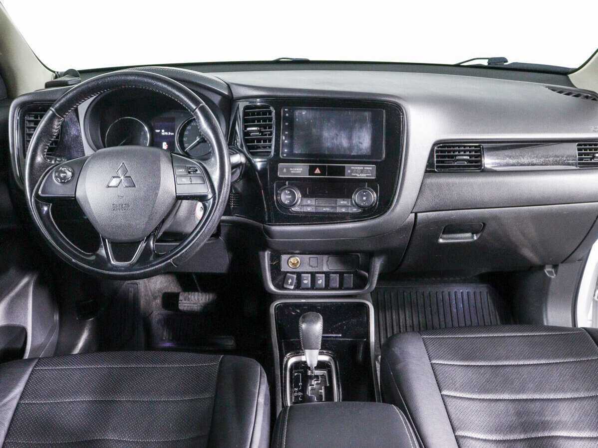 Купить Mitsubishi Outlander с пробегом. Фото: #9
