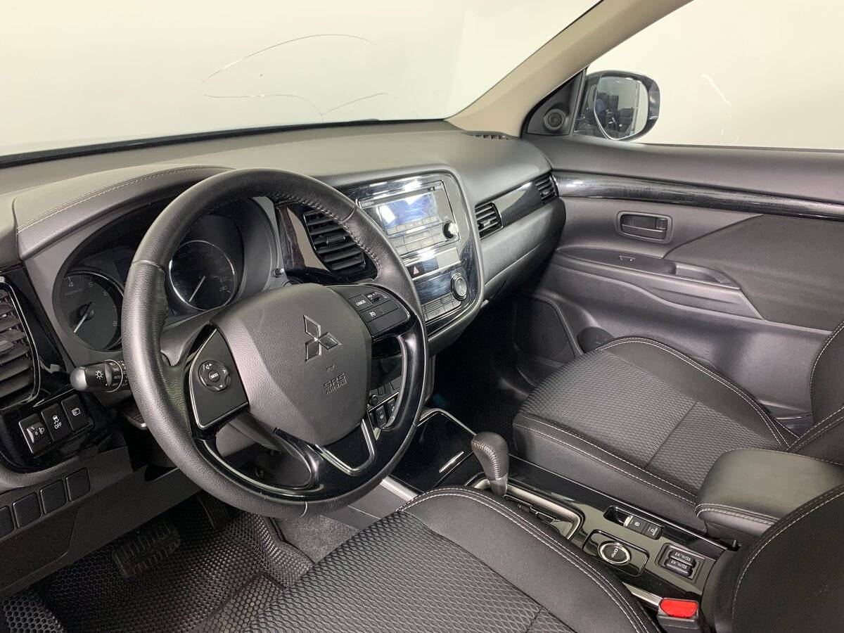 Купить Mitsubishi Outlander с пробегом. Фото: #10