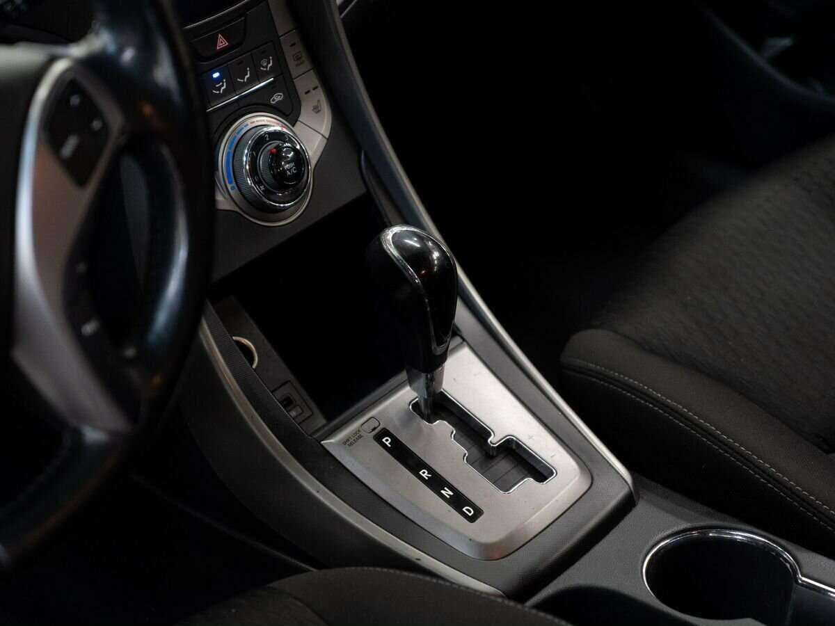 Купить Hyundai Elantra с пробегом. Фото: #10
