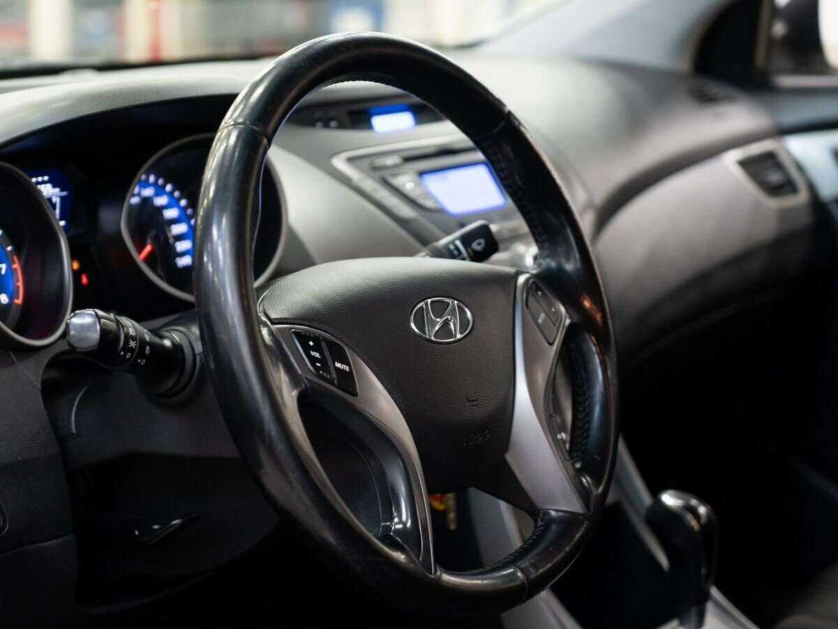 Купить Hyundai Elantra с пробегом. Фото: #4