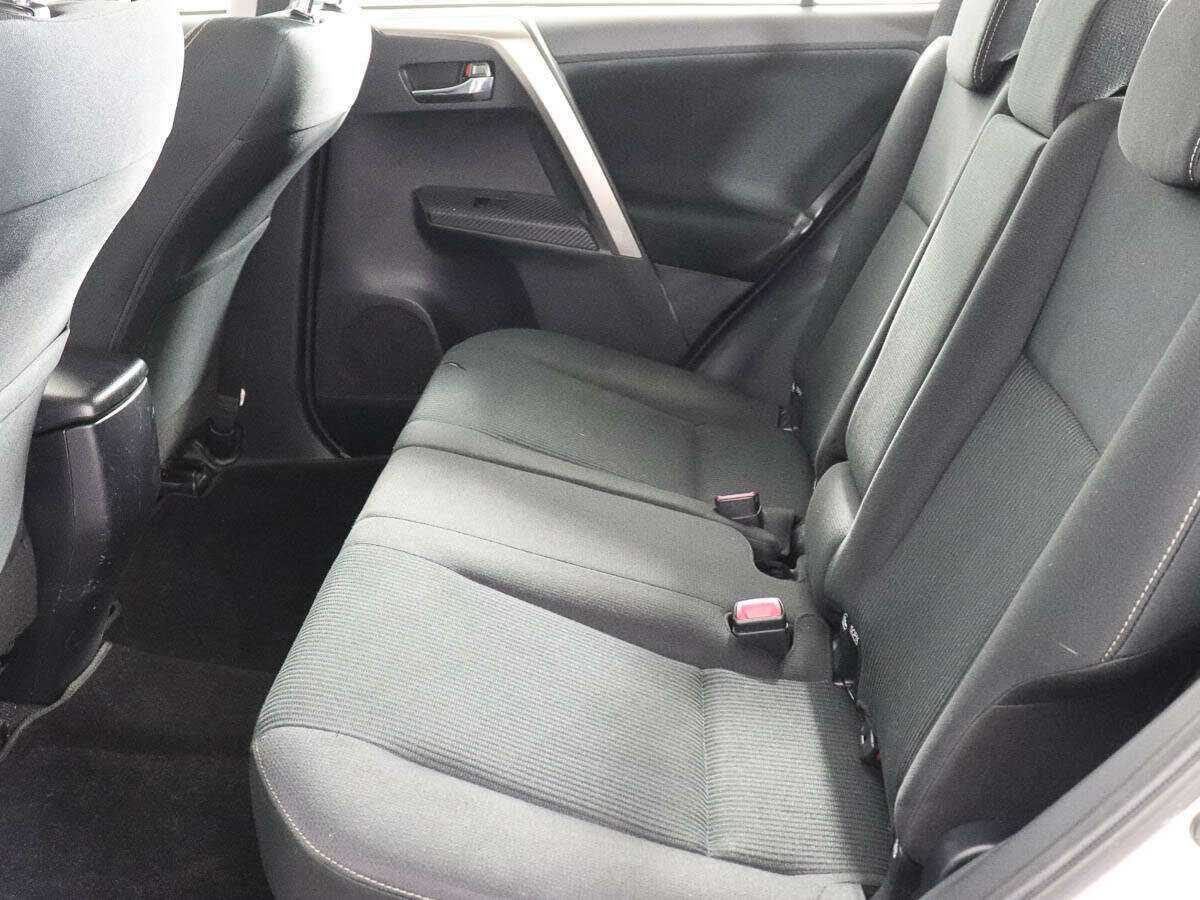 Купить Toyota RAV4 с пробегом. Фото: #7