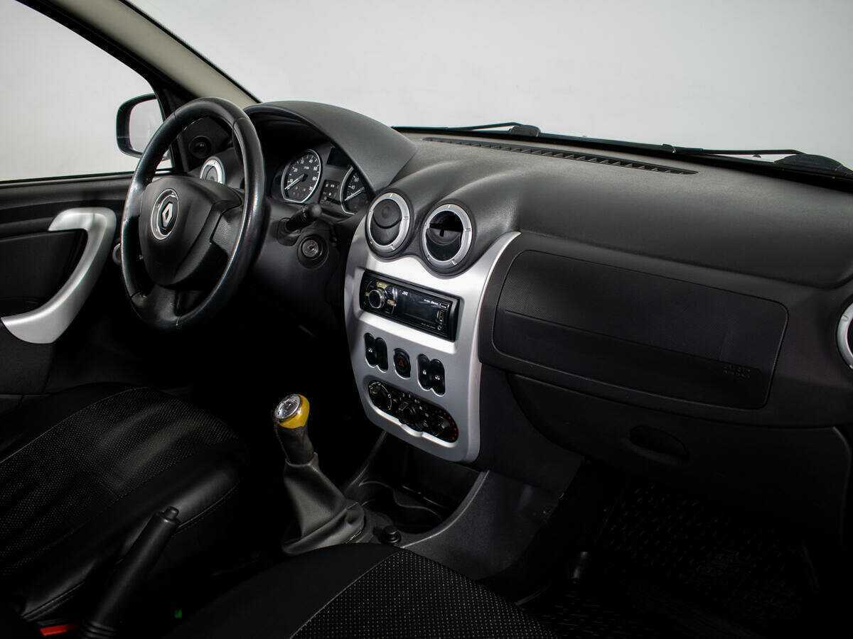Купить Renault Sandero с пробегом. Фото: #8