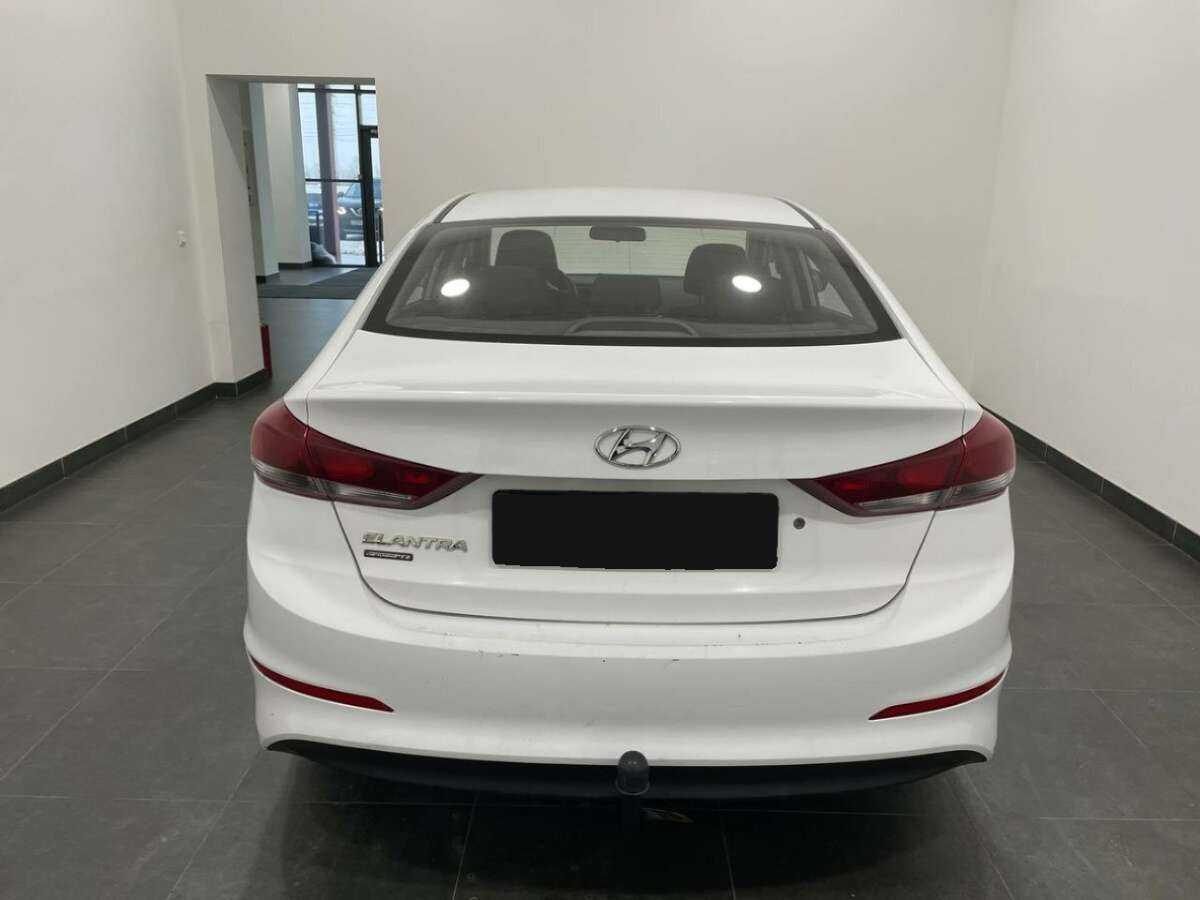 Купить Hyundai Elantra с пробегом. Фото: #3