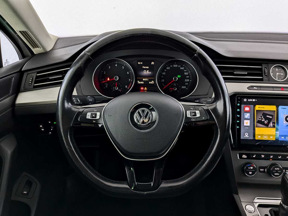 Купить Volkswagen Passat с пробегом. Фото: #18