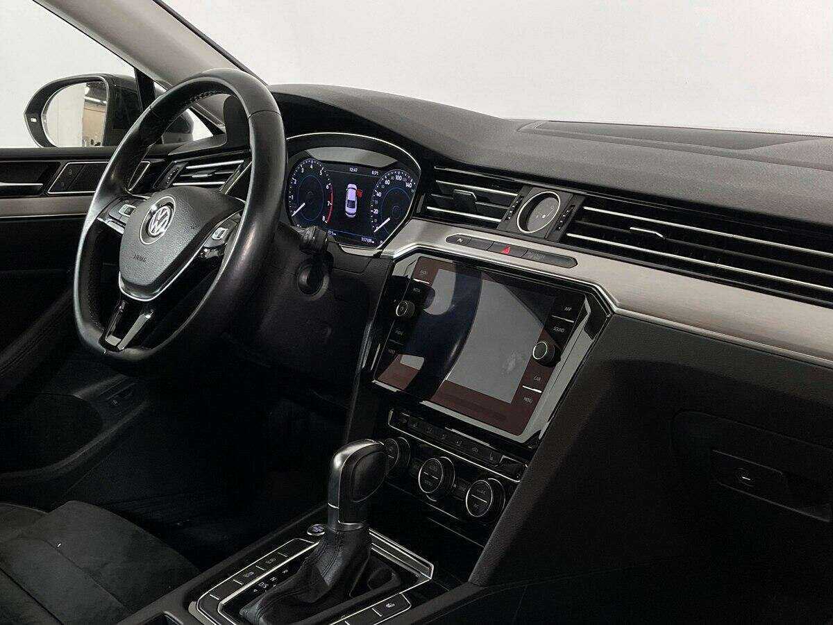 Купить Volkswagen Passat с пробегом. Фото: #8