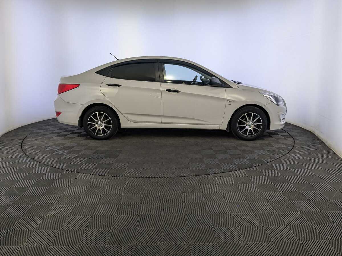 Купить Hyundai Solaris с пробегом. Фото: #3