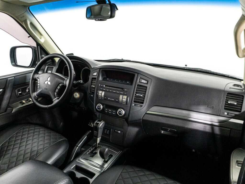 Купить Mitsubishi Pajero с пробегом. Фото: #11
