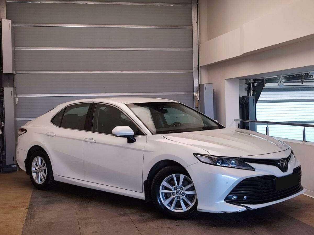 Купить Toyota Camry с пробегом. Фото: #2