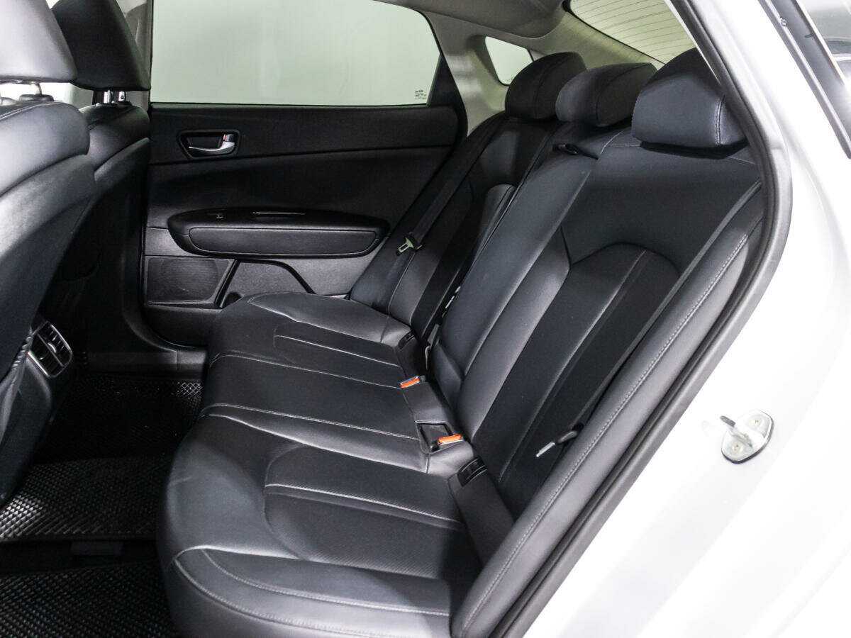 Купить Kia K5 с пробегом. Фото: #9