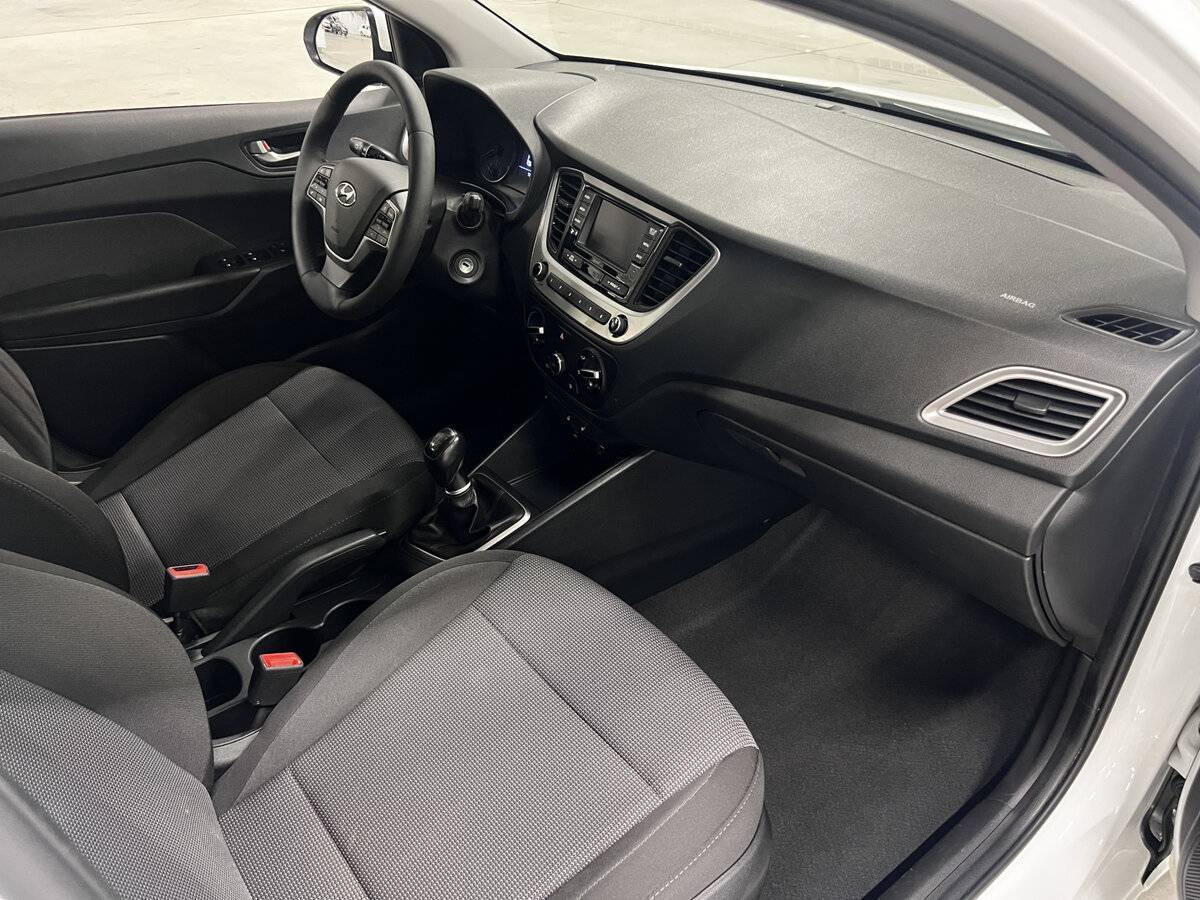 Купить Hyundai Solaris с пробегом. Фото: #10