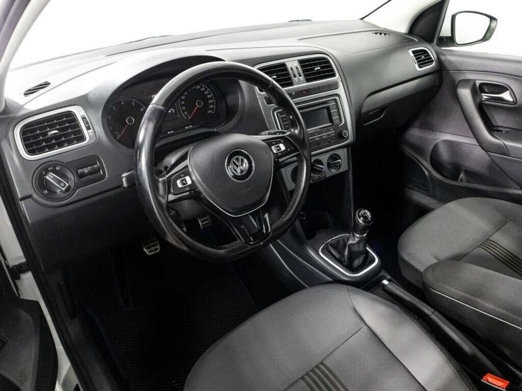 Купить Volkswagen Polo с пробегом. Фото: #10