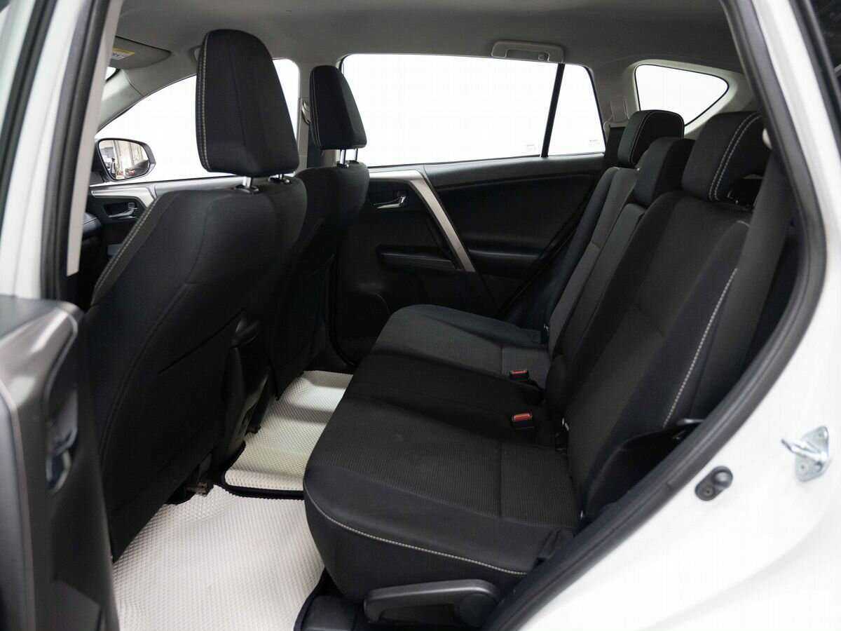Купить Toyota RAV4 с пробегом. Фото: #7