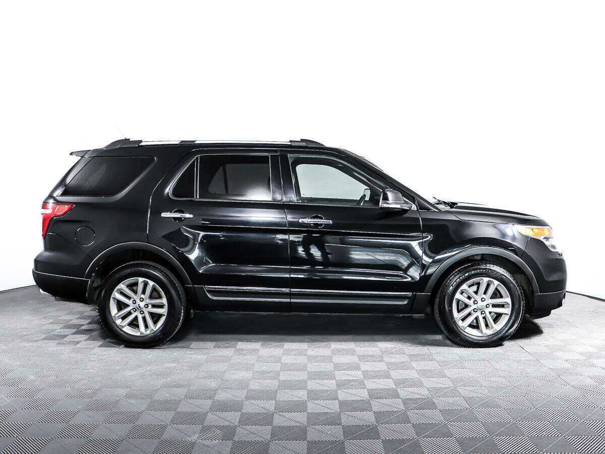 Купить Ford Explorer с пробегом. Фото: #3