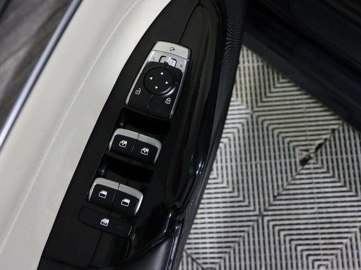 Купить Kia K5 с пробегом. Фото: #13