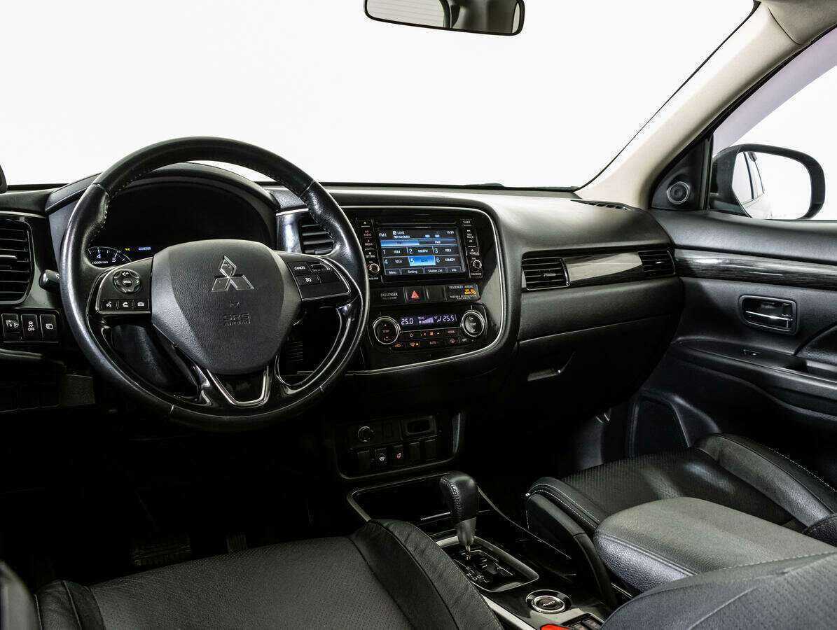 Купить Mitsubishi Outlander с пробегом. Фото: #10