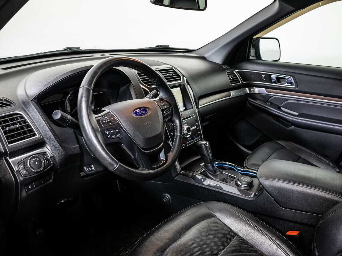 Купить Ford Explorer с пробегом. Фото: #10