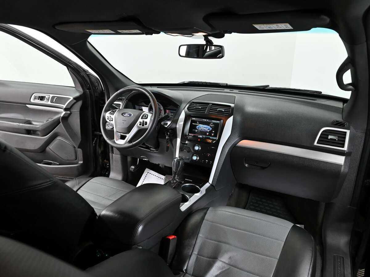 Купить Ford Explorer с пробегом. Фото: #4