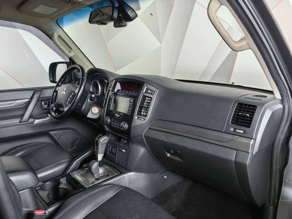 Купить Mitsubishi Pajero с пробегом. Фото: #8