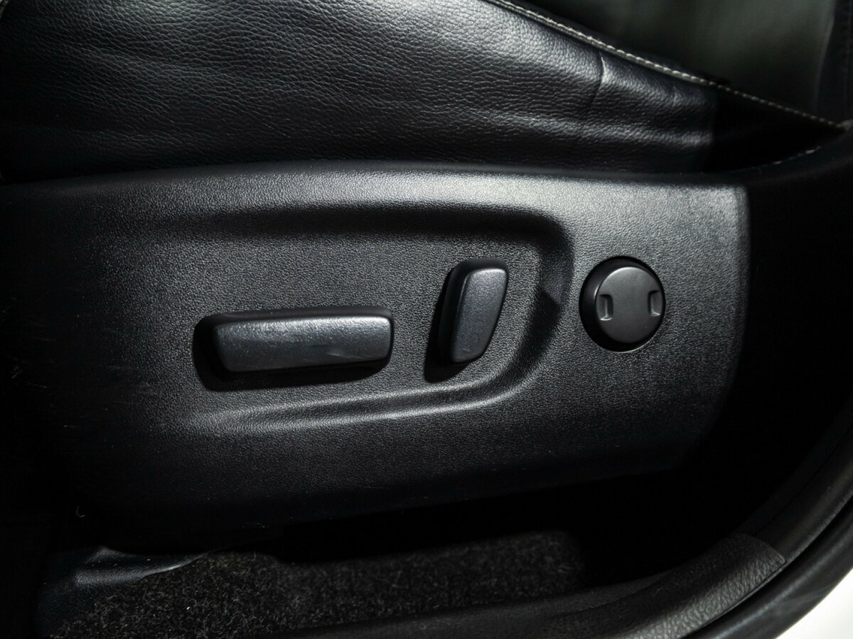Купить Toyota RAV4 с пробегом. Фото: #11