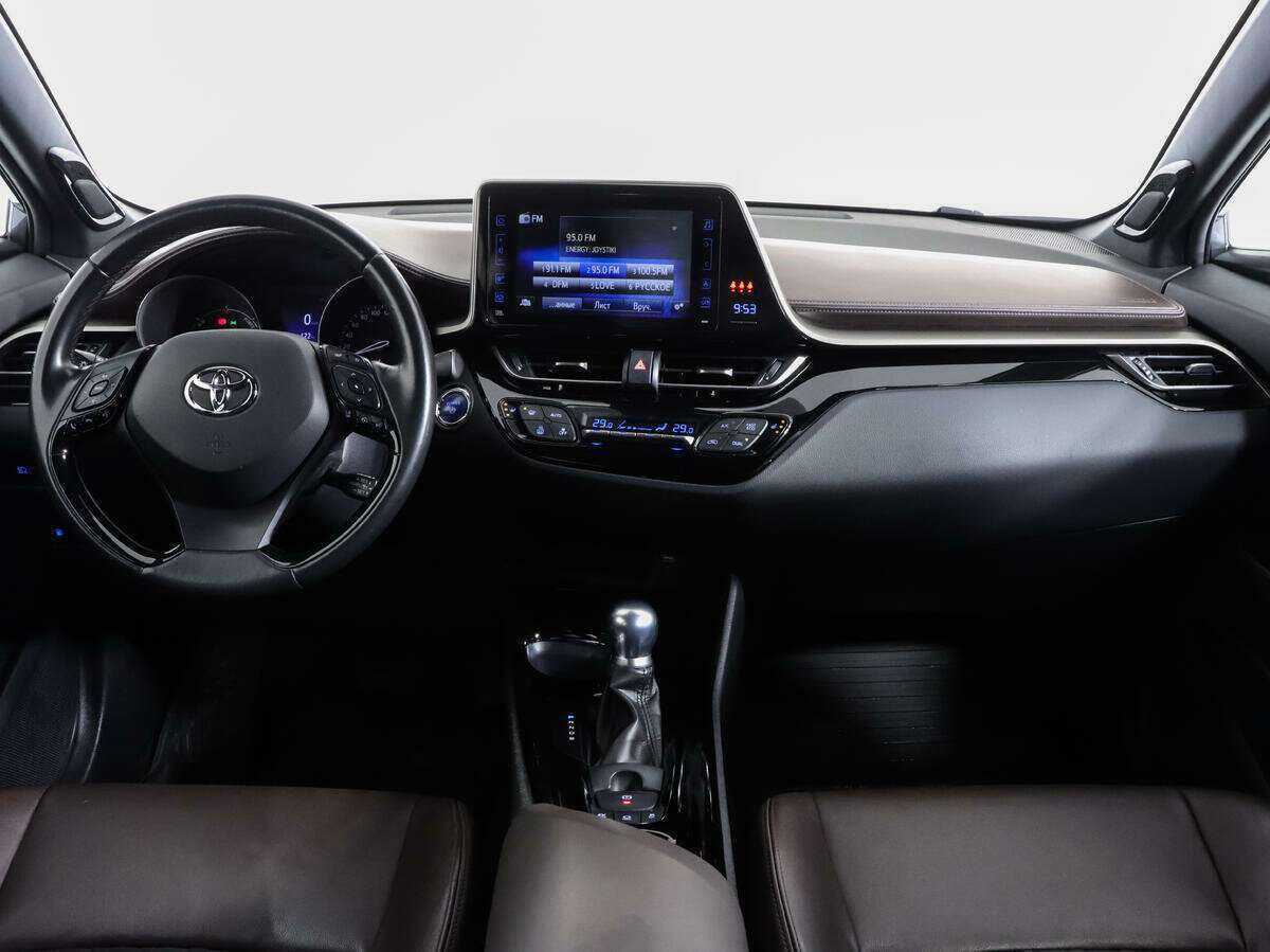 Купить Toyota C-HR с пробегом. Фото: #9
