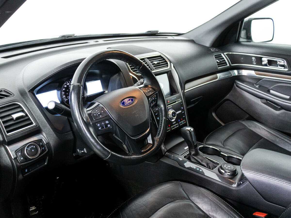 Купить Ford Explorer с пробегом. Фото: #10