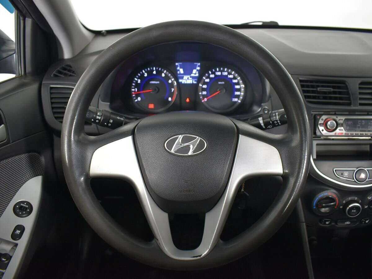 Купить Hyundai Solaris с пробегом. Фото: #11