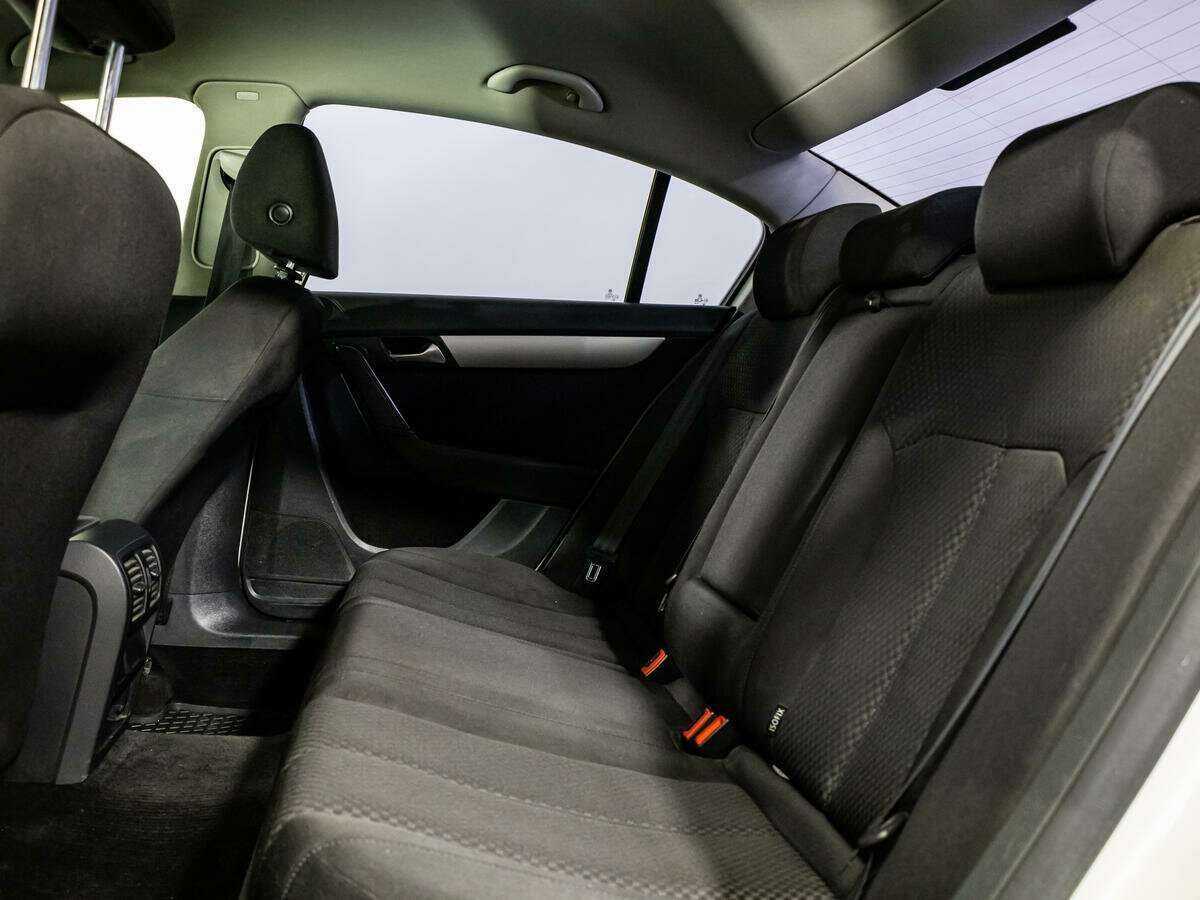 Купить Volkswagen Passat с пробегом. Фото: #9