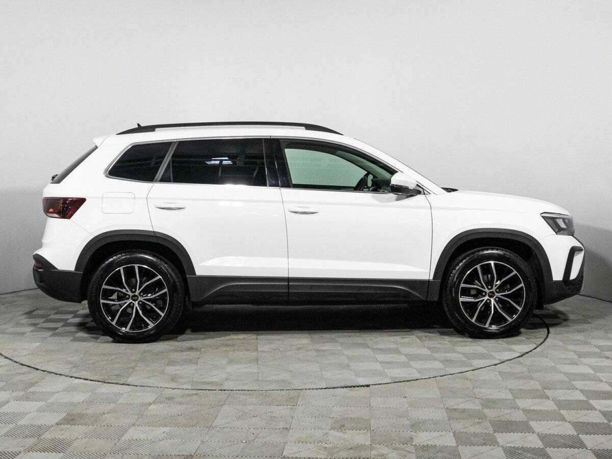 Купить Volkswagen Taos с пробегом. Фото: #3