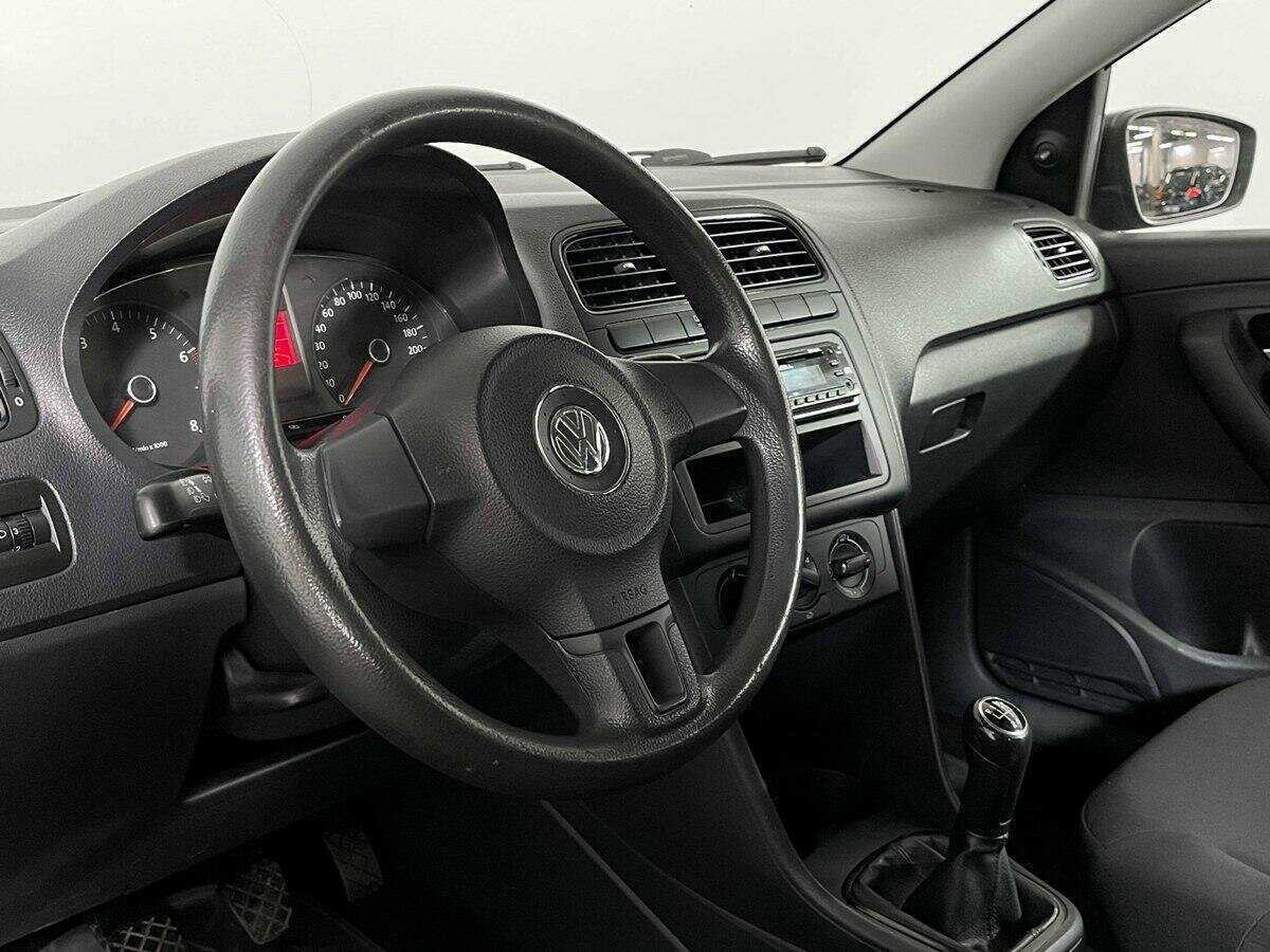 Купить Volkswagen Polo с пробегом. Фото: #10