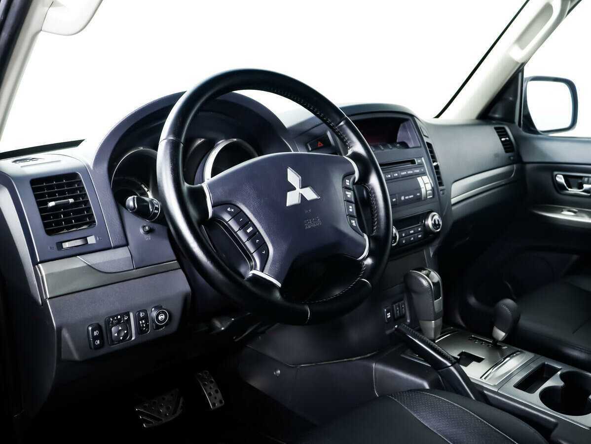 Купить Mitsubishi Pajero с пробегом. Фото: #12