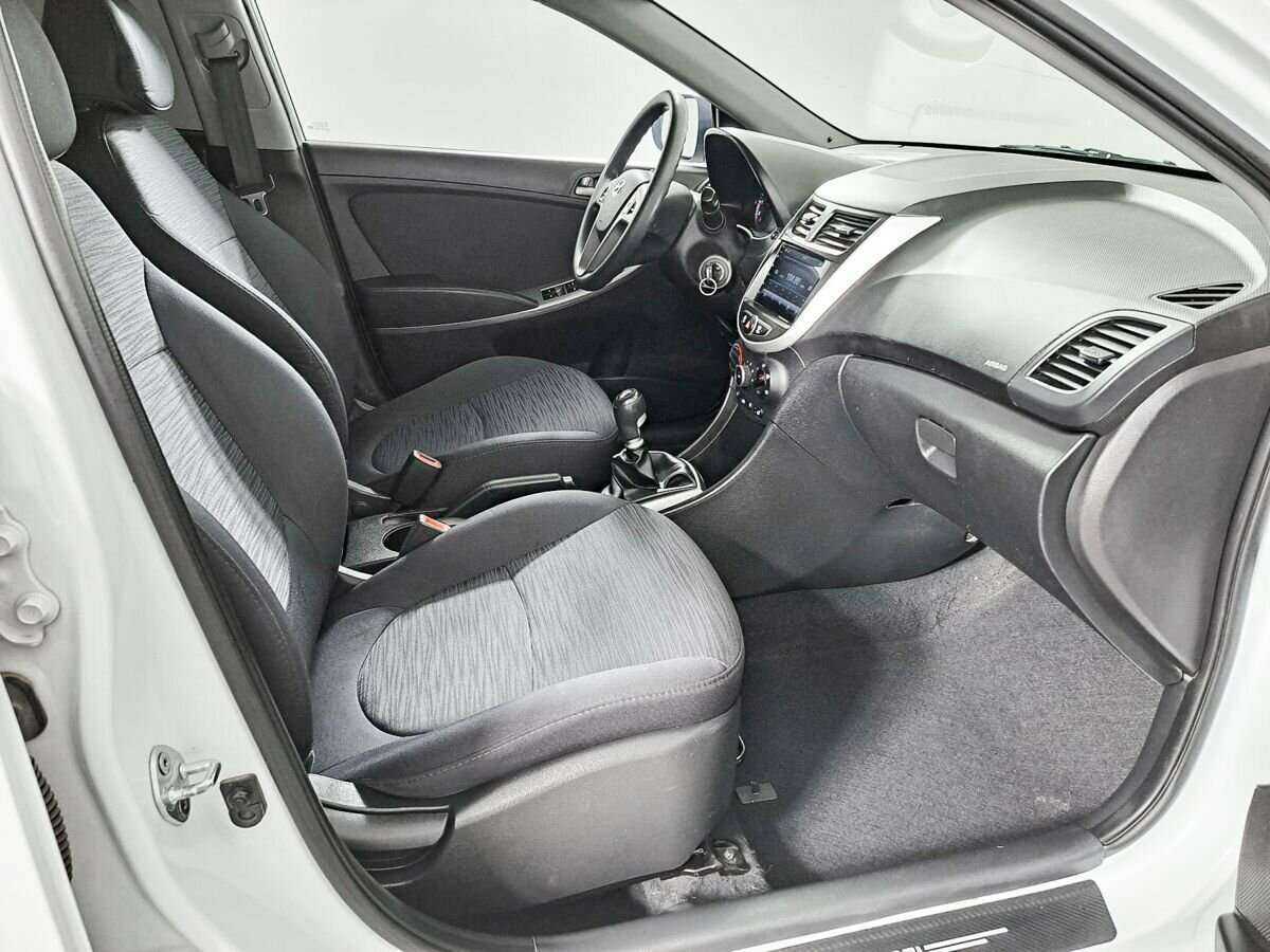 Купить Hyundai Solaris с пробегом. Фото: #6