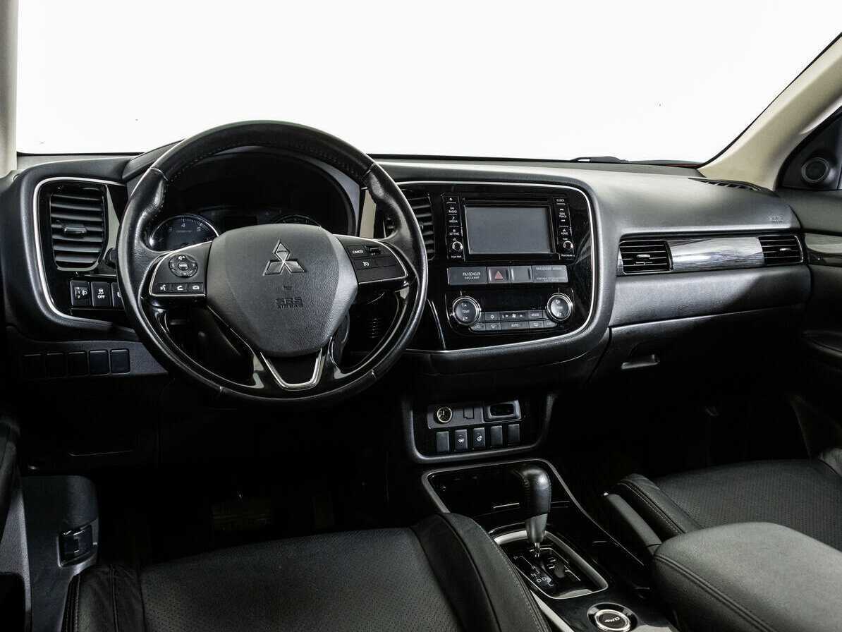 Купить Mitsubishi Outlander с пробегом. Фото: #10